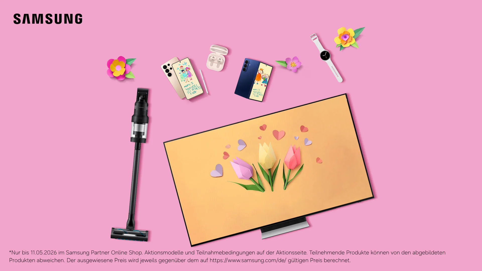 Samsung Produkte: ein Staubsauger, Tablet, Smartphone und ein gebogener Monitor auf Podesten.